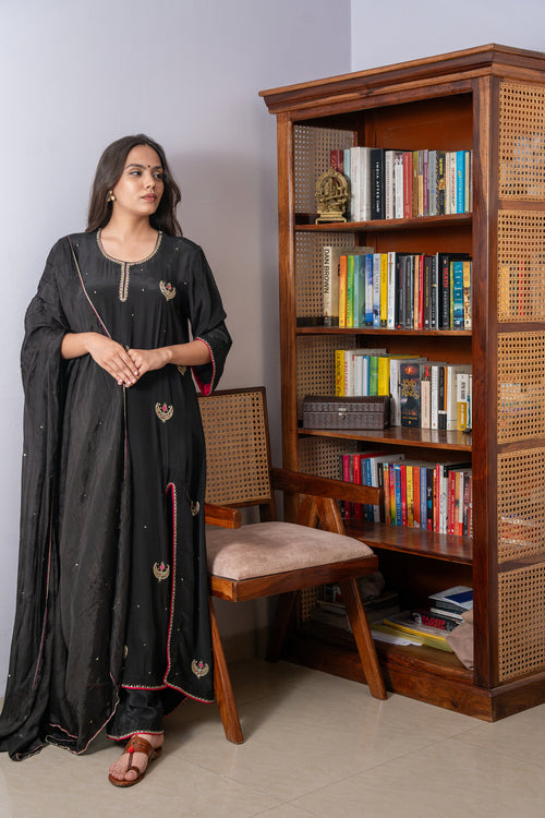 Raat Ki Raani Black Suit