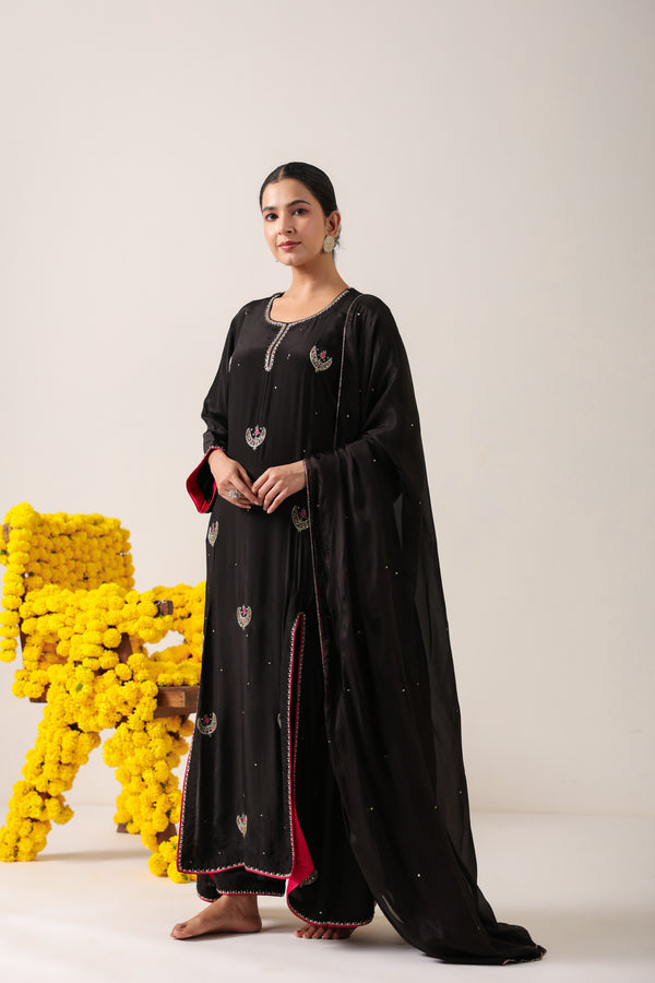 Raat Ki Raani Black Suit